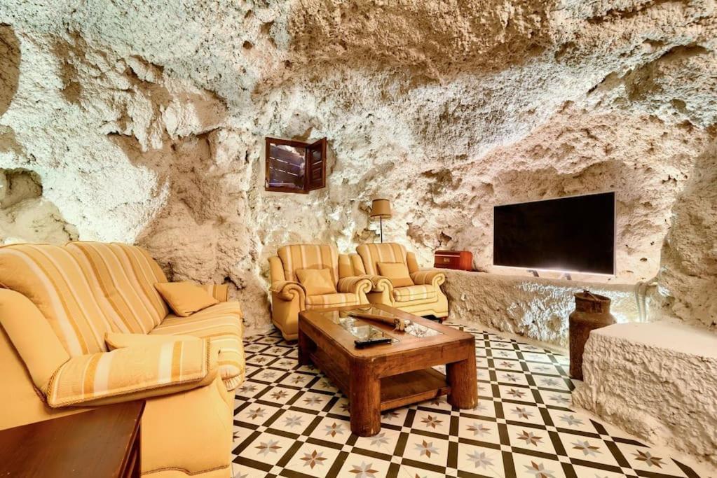 Cueva Con Jacuzzi A 20 Minutos De Valencia Villa Benaguacil Exterior photo